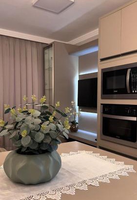 Pioneiros Apartment | Apartamento para casais próximo à roda gigante com uma vaga de garagem