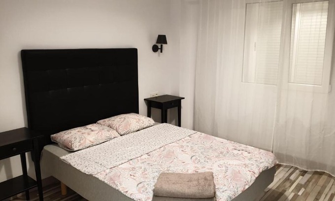 Pla del Bon Repos Apartment | Apartamento Plaza Manila