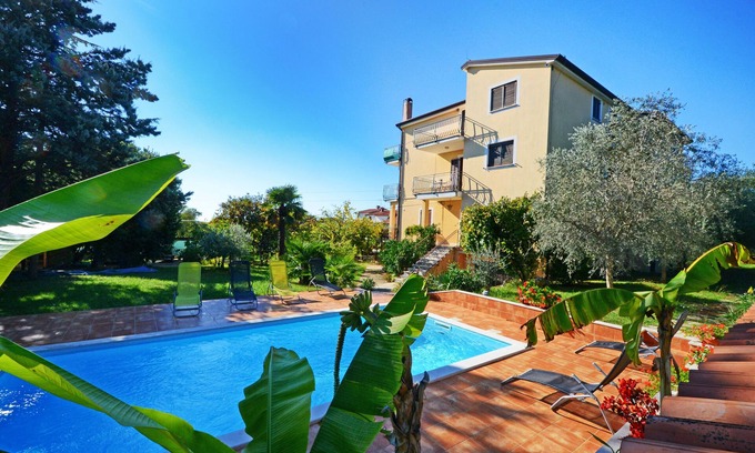 Valica Apartment | Apartamento Umag Valica, near the beach with swimming pool, 2 bedrooms, barbecue