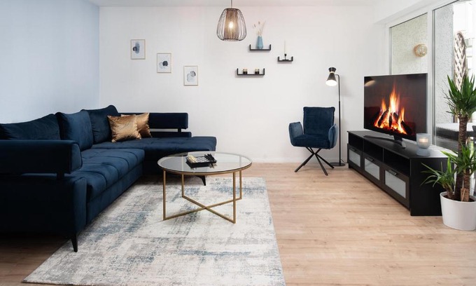 Hildesheim District Apartment | Aparte - Washer & Dryer - Kitchen & Parking - Smart-TV
