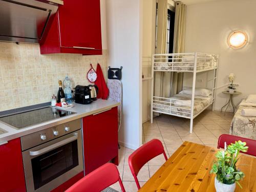 Bovisa Apartment | Aparthotel Dergano 3 near metro stop