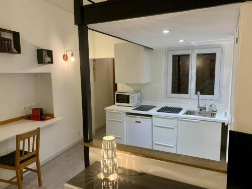 Old Town Apartment | ApartHotel Riviera - DUPLEX DE JULES - Large Studio with A C - Old Town Promenade des An