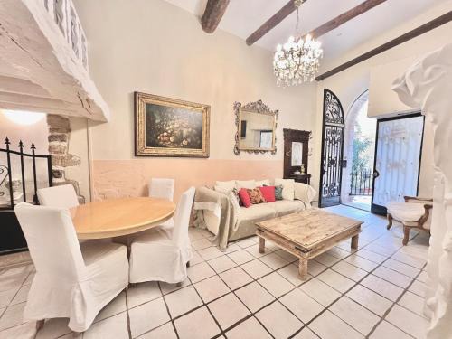 Old Town Apartment | ApartHotel Riviera - Maison du Senat - Vieille Ville - Triplex 4 pièces à deux pas de la plage