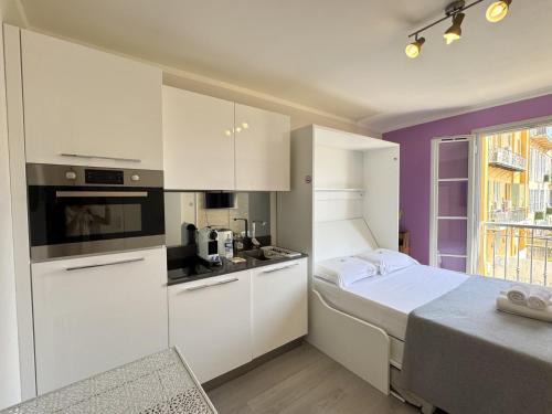 Old Town Apartment | ApartHotel Riviera Nice Côte d'Azur - Old Town - Studio AC - Sea View - 50m Promenade des Anglais- LA MAISON LINDA