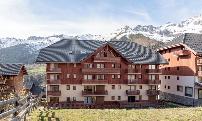 Saint-Francois-Longchamp Apartment | Apartment 'Appartement St François Longchamp' with Mountain View and Balcony