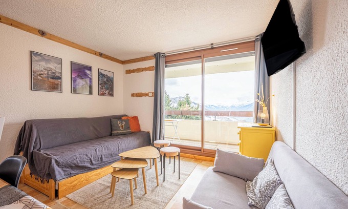 Saint-Francois-Longchamp Apartment | Apartment "Au Pied Des Pistes" with Mountain View and Balcony