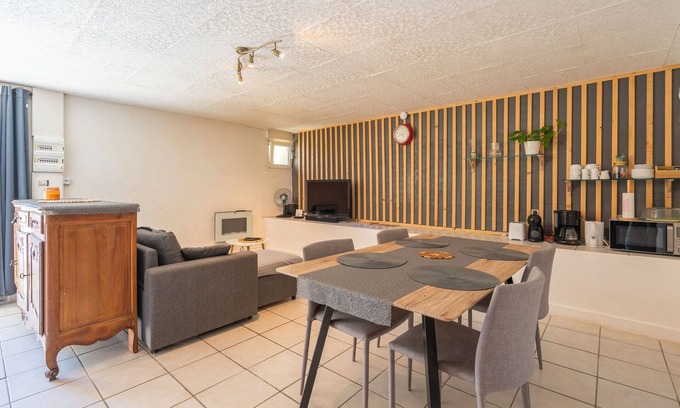 Saint-Genis-de-Saintonge Apartment | Apartment "Fattoria" with Private Terrace, Private Garden and Wi-Fi