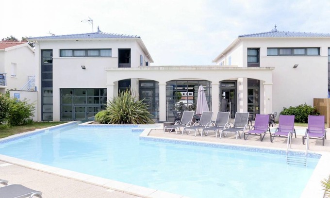 Saint-Palais-sur-Mer Apartment | Apartment ∙ 3 bedrooms ∙ 8 guests