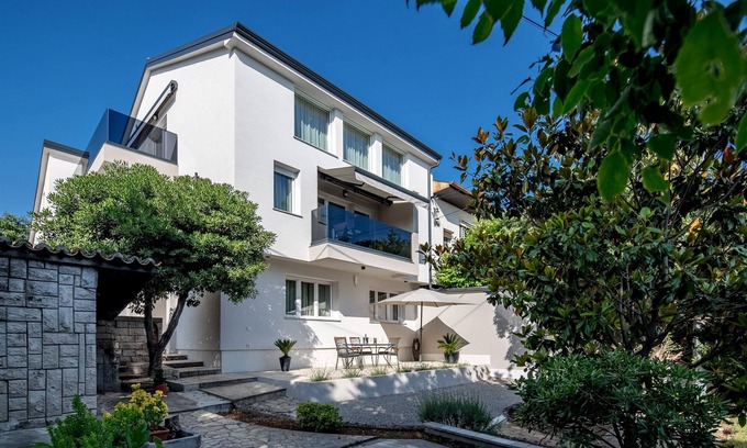 Zurkovo Apartment | Apartman 3 With Garden Desamani 975, Kostrena, Croatia