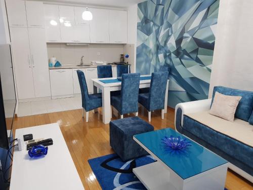 Kraljevo Apartment | Apartman KEJ BLUE free parking