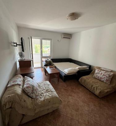 Sutomore Apartment | Apartman sa balkonom