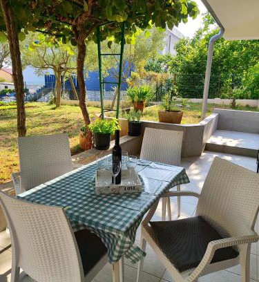 Pjescana Uvala Apartment | Apartman Tomki - modern, refurbished 2 bedroom apartment - 4 guests