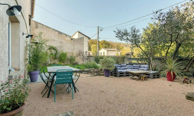 Saint-Cyr-au-Mont-d'Or House | Apartment with garden in charming property