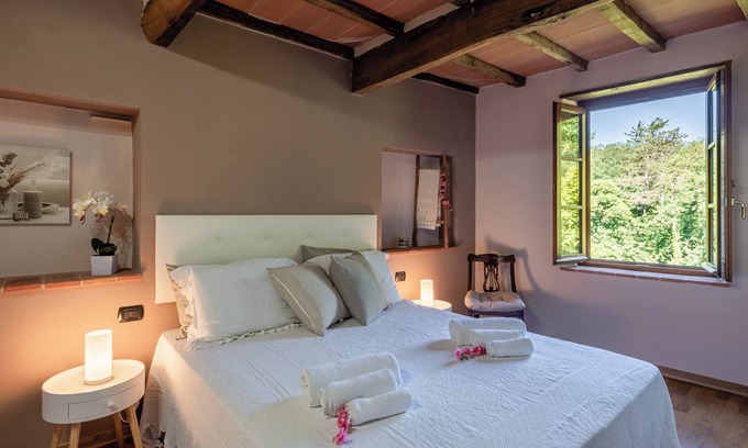 Casoli Apartment | Apartment 'La Casina Di Francesca' with Wi-Fi and Parking