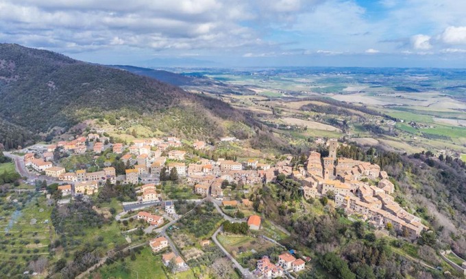 Montecatini Val di Cecina Apartment | Apartment Via Vannocci by Interhome