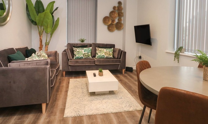 Crosby Apartment | APARTMENT 1 - CROSBY GARDENS, family friendly in Waterloo, Merseyside