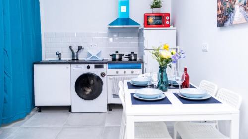 Ciudad Lineal Apartment | Apartment 1 Private complex Parking 6 people