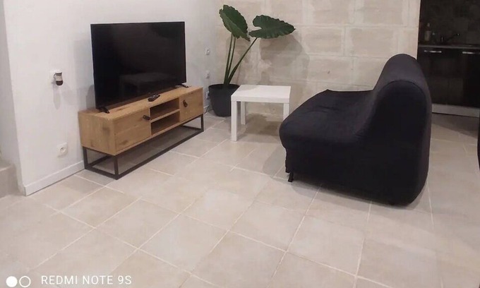 Barsac Apartment | Apartment 1 to 6 people with free parking