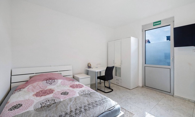 Gemarkung Tailfingen Apartment | Apartment '1' with Shared Terrace and Wi-Fi
