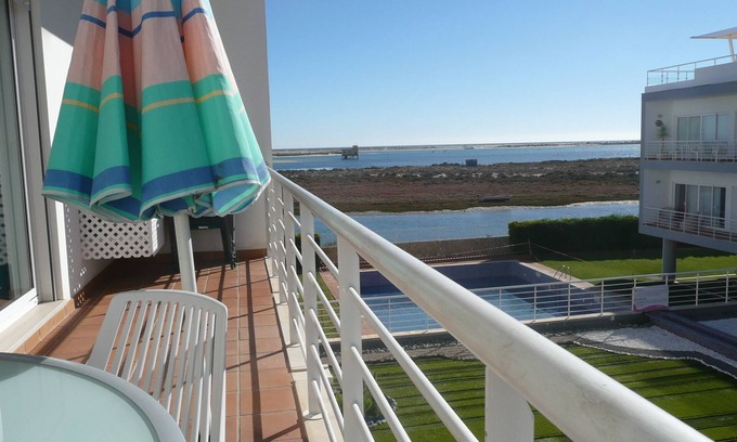 Fuseta Apartment | Apartment 100m² seaside view private parking, swimming pool. Availability 26/09 - 11/10
