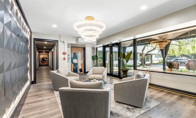 Lenox Apartment | Apartment 107