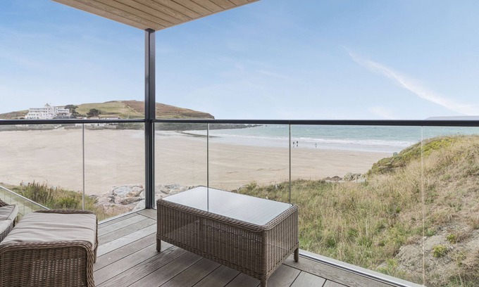 Bigbury-on-Sea Cottage | APARTMENT 18, BURGH ISLAND CAUSEWAY, with pool in Bigbury-On-Sea