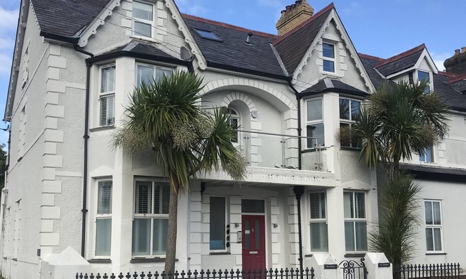 Llanbedrog Cottage | APARTMENT 2, GORWEL GLAS, pet friendly in Llanbedrog