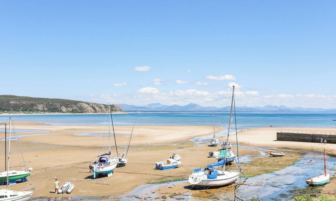 Llanbedrog Cottage | Apartment 2, Gorwel Glas