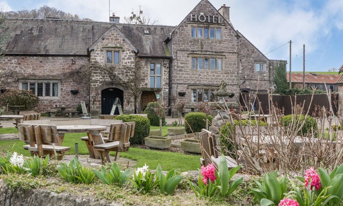 Saint Owens Cross Cottage | APARTMENT 2 - PENGETHLEY MANOR, pet friendly, with pool in Peterstow