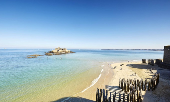 Ille-et-Vilaine Apartment | Apartment 20m from the main beach and 200m from Intra muros