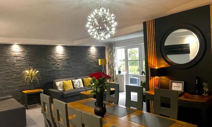 Tyn-y-Gongl Apartment | Apartment 3 Benllech with Sea views