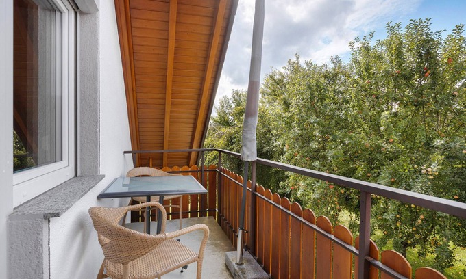 Braeunlingen Apartment | Apartment '3' with Balcony and Wi-Fi