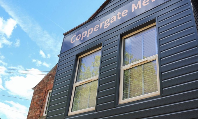 Grimsby Cottage | APARTMENT 4, romantic, with a garden in Grimsby