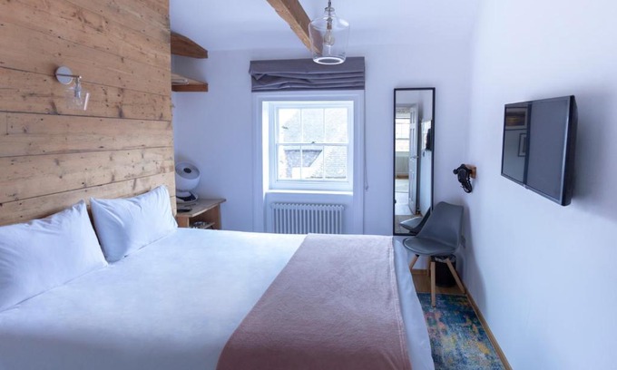Canterbury Apartment | Apartment 5 at Number 8: 1 bedroom, sofa bed in lounge, kitchenette & walk-in shower