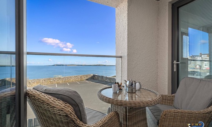 Tenby Apartment | Apartment 8 Waterstone House - Luxury Apartment Sea Views Pet Friendly