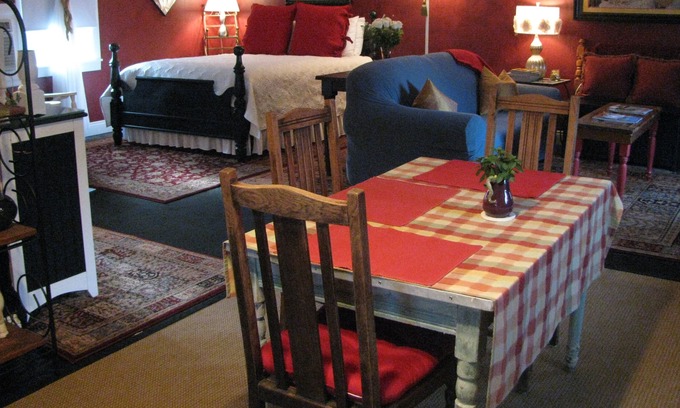 Abbeville Cottage | Apartment A, A Quaint Bed and Breakfast Cottage