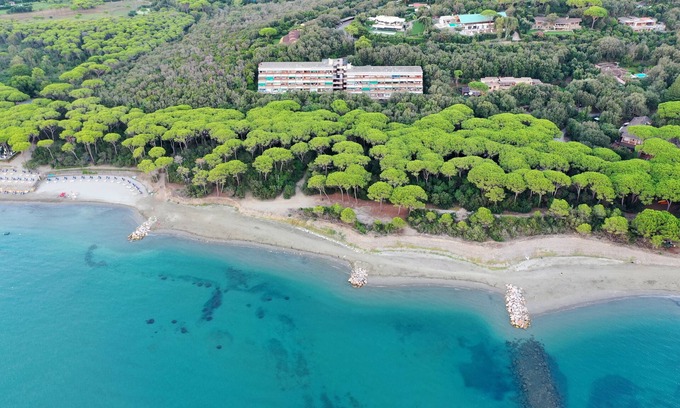 Punta Ala Apartment | Apartment a few meters from the beach, surrounded by greenery