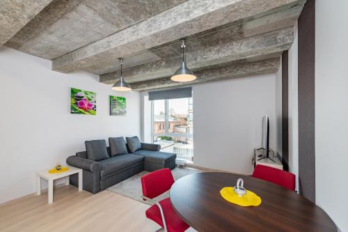 Liberty Avenue Apartment | Apartment Accent by Polo Apartments