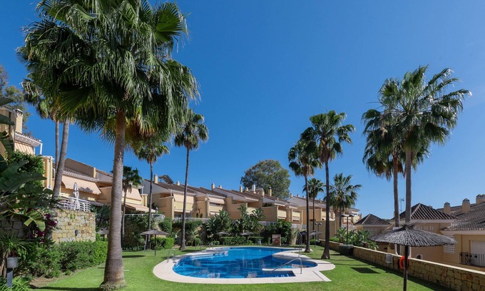 San Pedro de Alcantara Apartment | Apartment 'Aguamarina Gamonal' with Mountain View, Wi-Fi and Air Conditioning