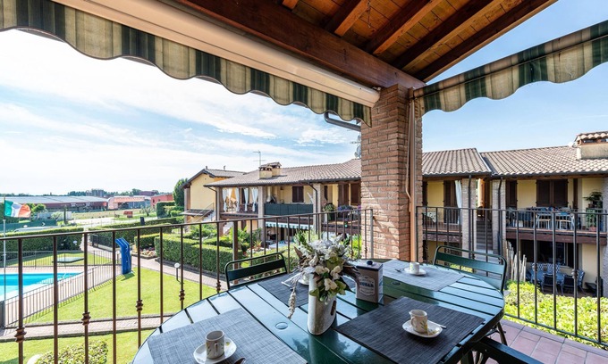Crociale Apartment | Apartment "Al Tulipano" with Pool, Wi-Fi & Terrace