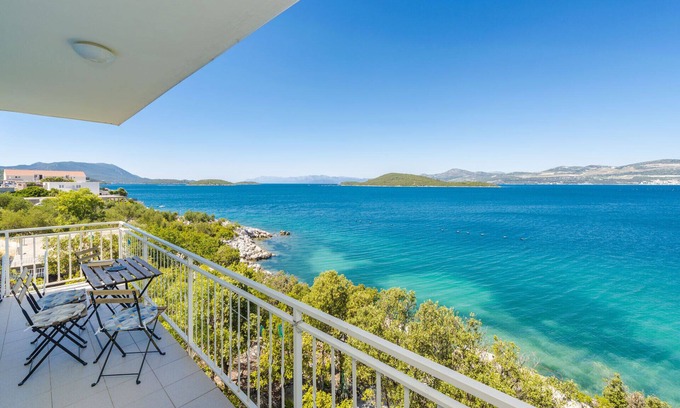 Dubrava Apartment | Apartment Alenka 3 - beachfront, 10 m from the sea