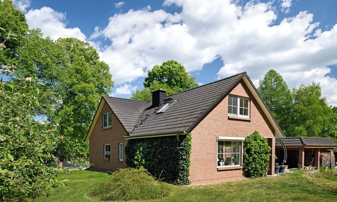 Muritz Apartment | Apartment 'Am Fischadlerhorst' with Shared Terrace, Shared Garden and Wi-Fi