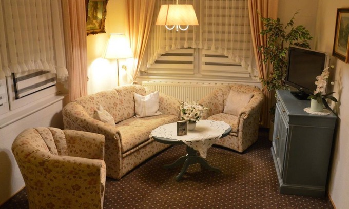Bad Pyrmont Apartment | Apartment Am Hylligen Born - Apartment, shower and bath, toilet (bookable)