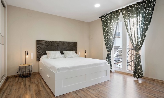 Costa Dorada Apartment | Apartment 'Ametlla Centro' with Private Terrace, Balcony and Wi-Fi