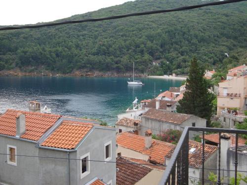 Valun House | Apartment and Room Surdić