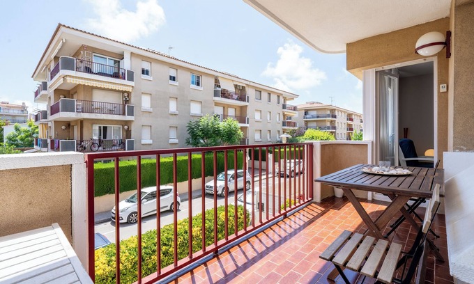 Sant Salvador Apartment | Apartment 'Apartament Platja De Sant Salvador' with Private Terrace, Balcony and Wi-Fi