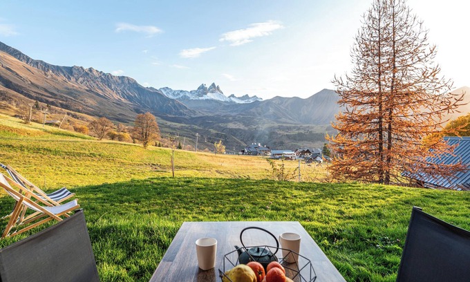 Albiez-le-Vieux Apartment | Apartment 'Appartement Le Zelfée' with Mountain View, Private Terrace and Wi-Fi