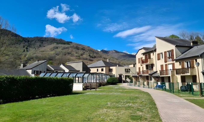 Bielle Apartment | Apartment 'Appartement 2 Chambres Valle Ossau' with Mountain View, Shared Pool and Wi-Fi