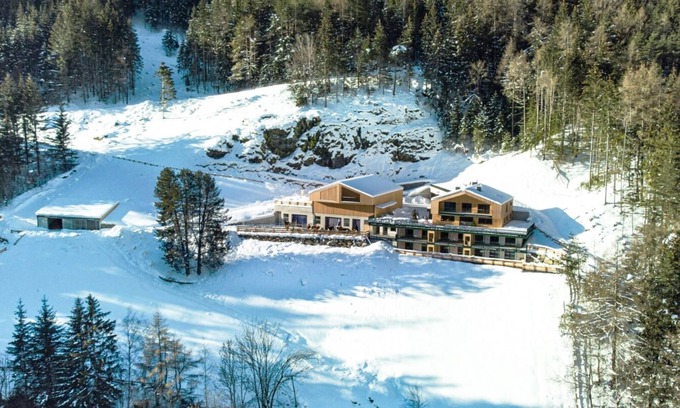 Campo Tures Apartment | Apartment "Archehof Hochzirm - Anton" with Mountain View, Sauna & Terrace