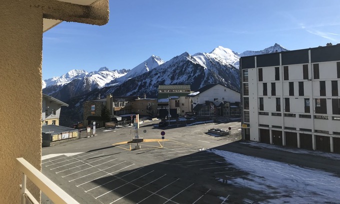 Cadeilhan-Trachere Apartment | Apartment at the foot of the slopes